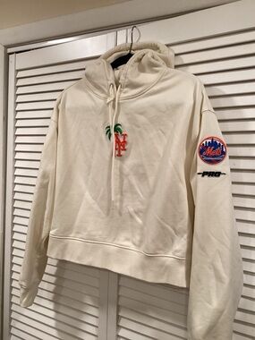 HTF Authentic Mets Woman’s Pro Standard Cropped logo hoodie M